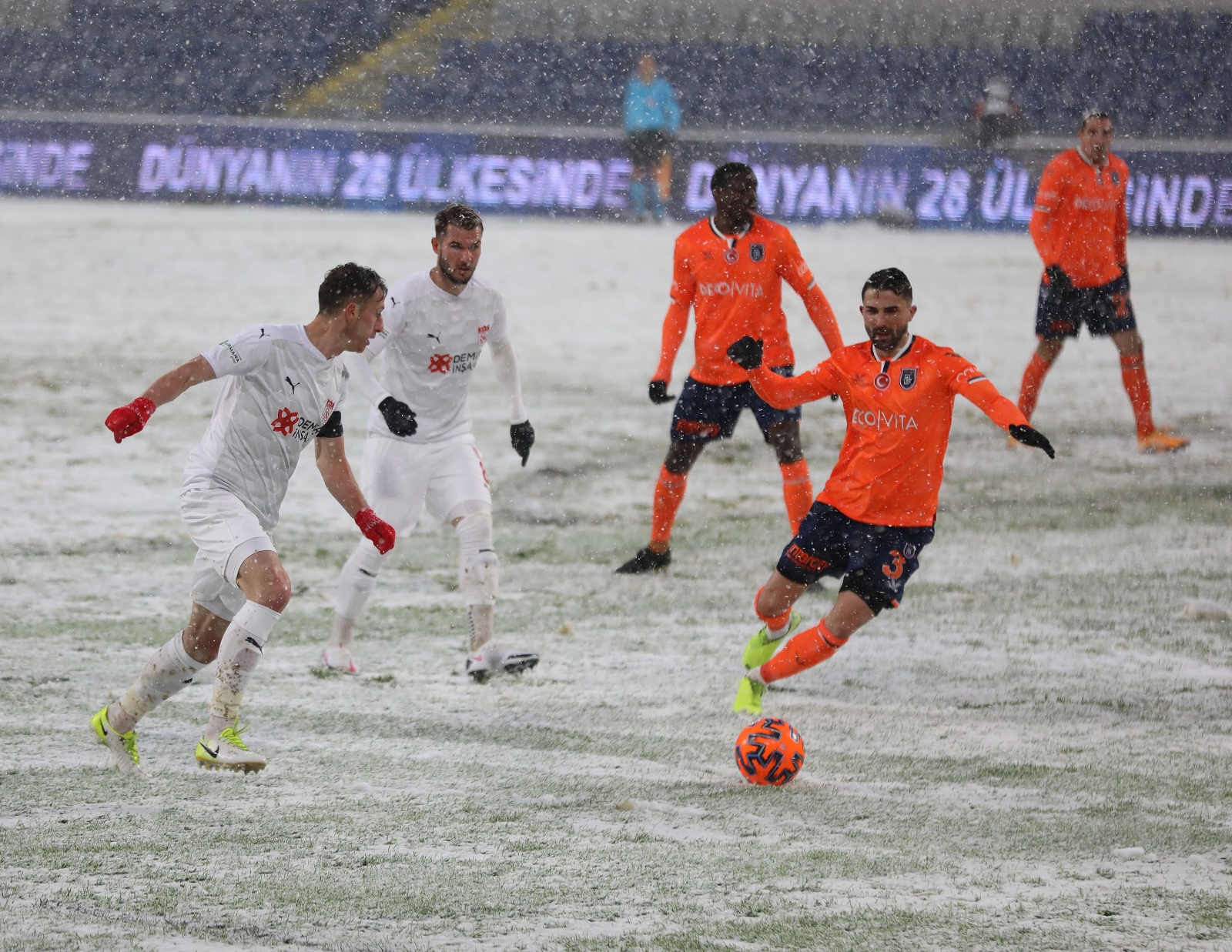Sivasspor ile Başakşehir 26. randevuda
