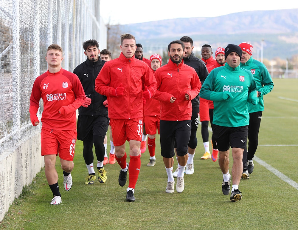 Sivasspor, Karabağ maçı hazırlıklarına başladı