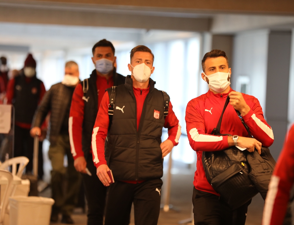 Sivasspor, Maccabi maçı için İsrail’e ulaştı