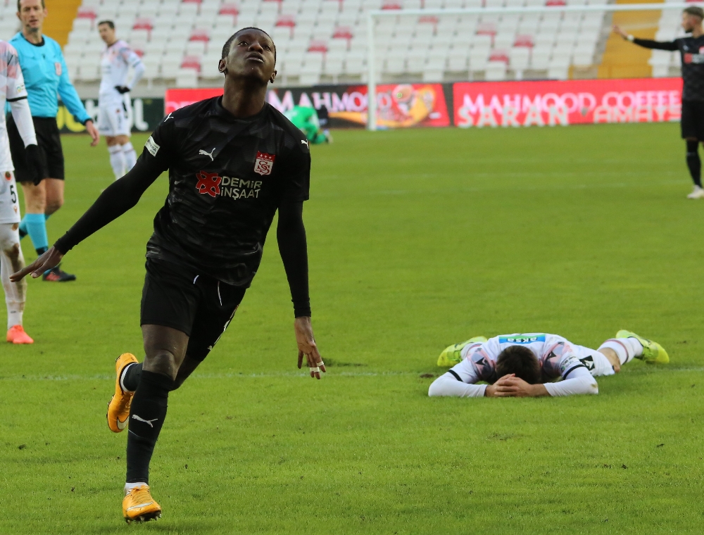 Sivasspor, sahasında 158 gün sonra kazandı
