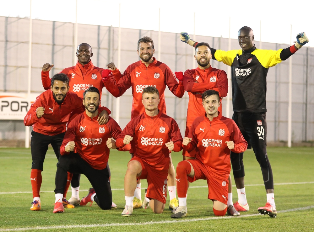 Sivasspor’da 2 futbolcu korona virüse yakalandı