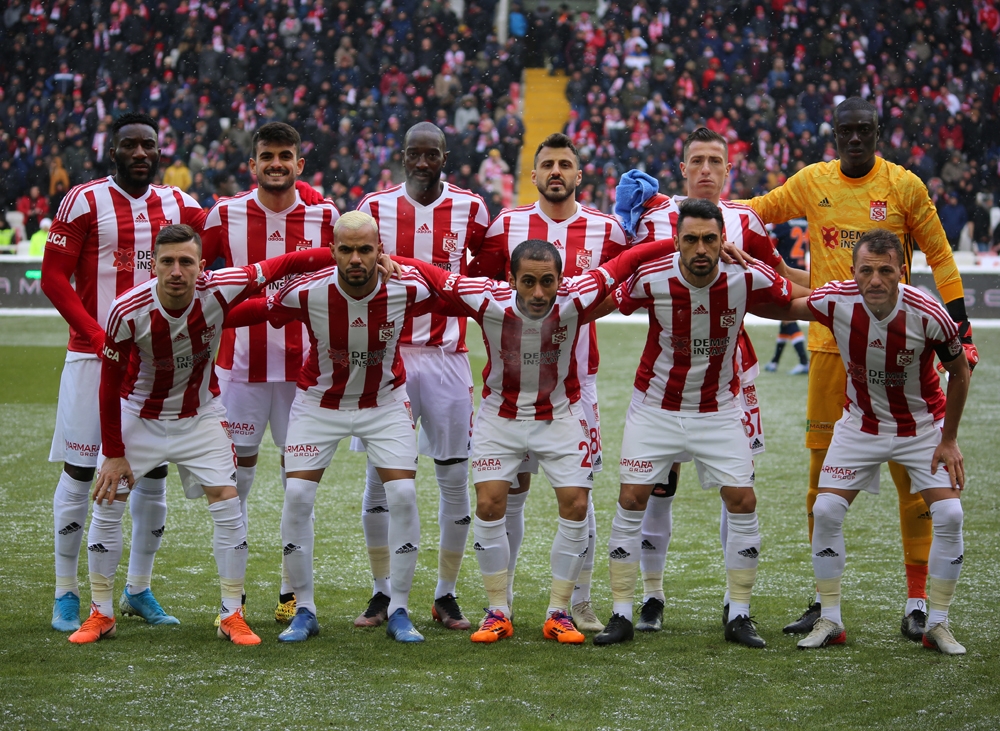 Sivasspor’da 4 futbolcu kart sınırında!
