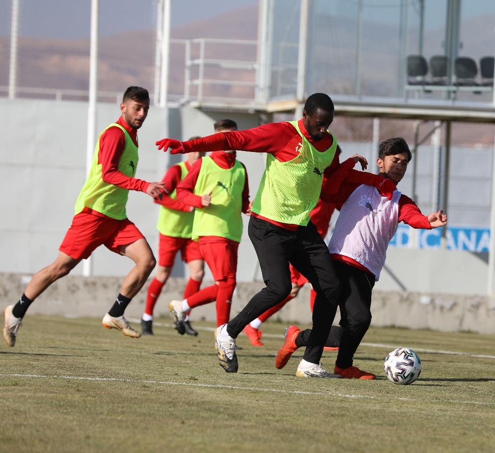 Sivasspor’da Hakan Arslan çalışmalara başladı