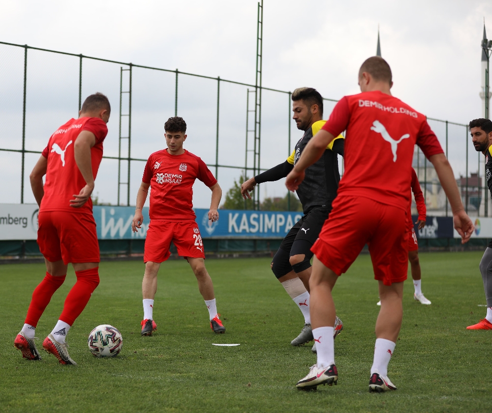 Sivasspor’da hazırlıklar tam gaz sürüyor