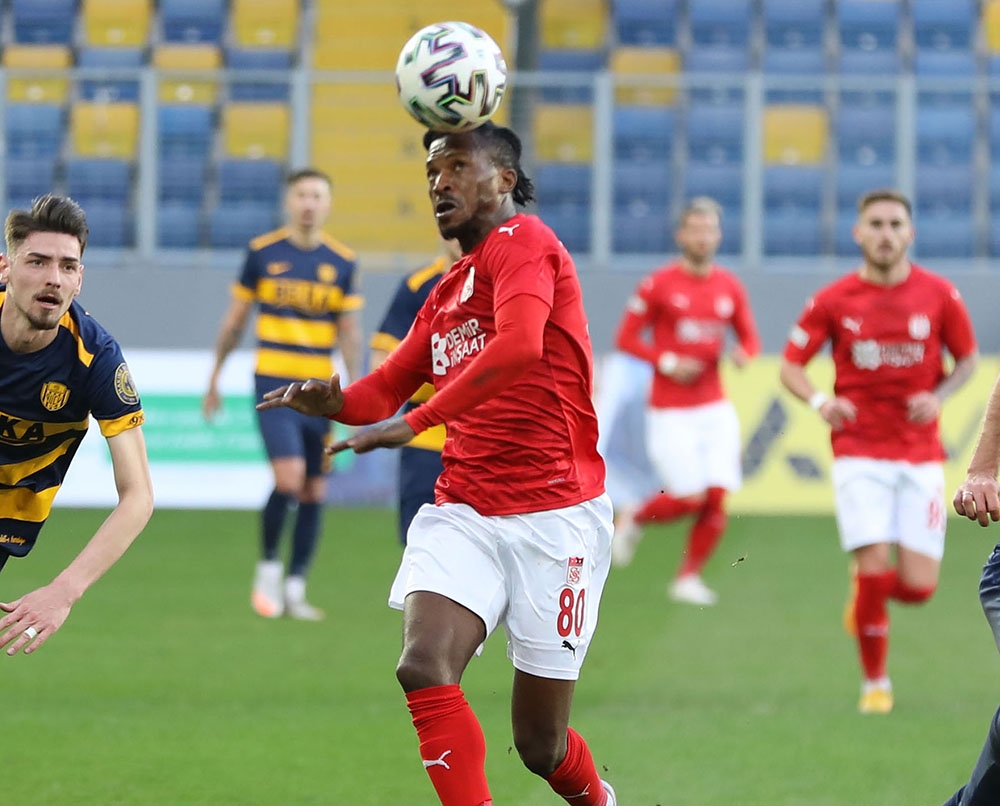 Sivasspor’da Kayode sakatlandı