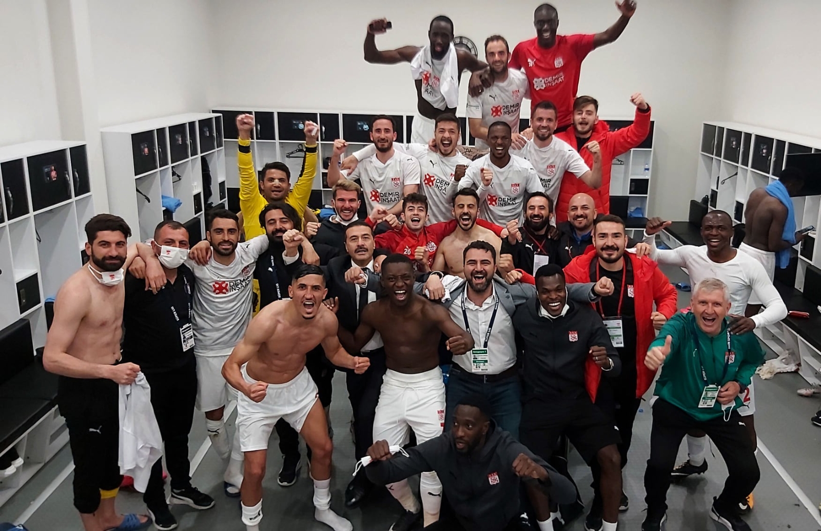 Sivasspor’dan galibiyet pozu