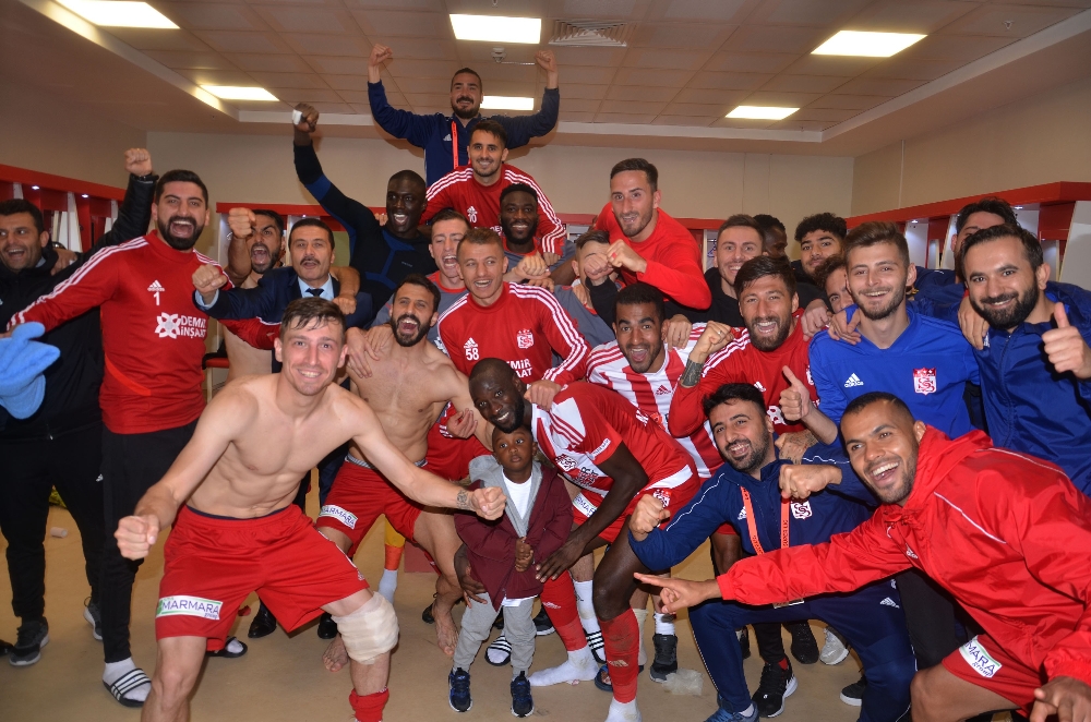 Sivasspordan Zirve Pozu