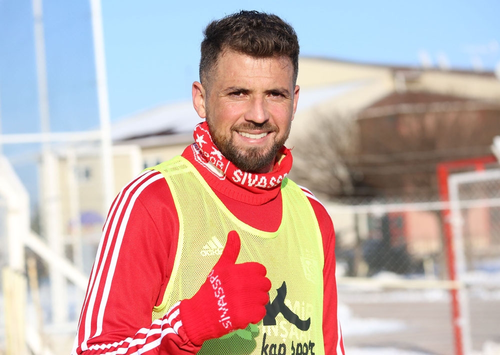 Sivasspor’un yeni transferinden iddialı açıklama: “Şampiyonluk mümkün”