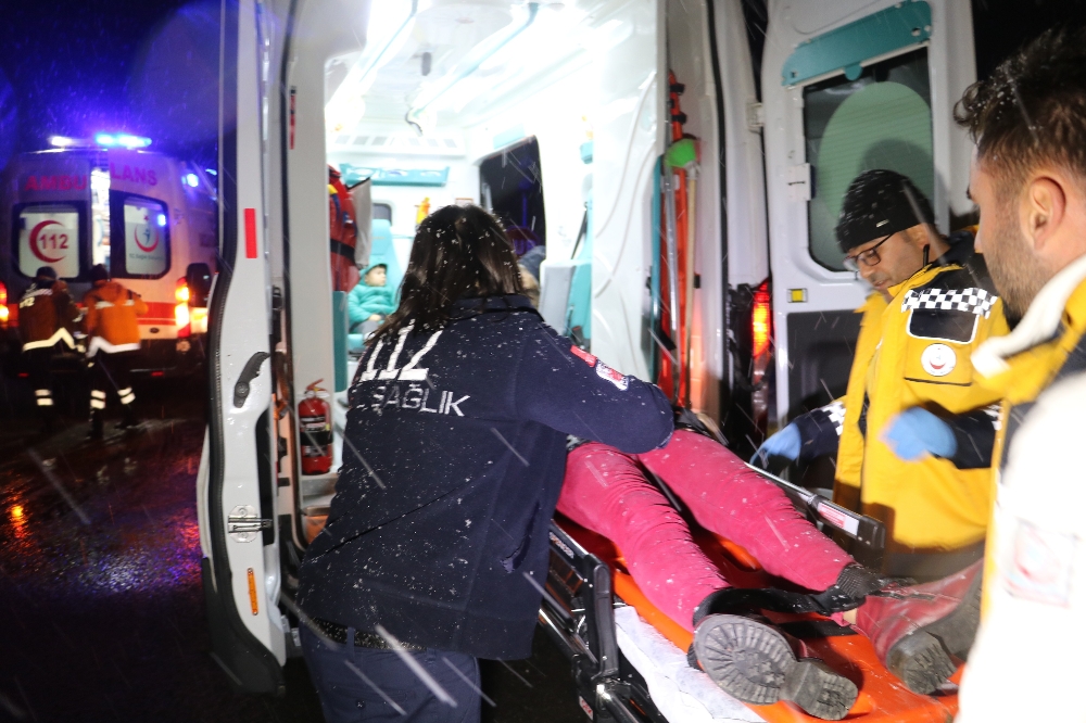 Sivasta Trafik Kazası: 5 Yaralı