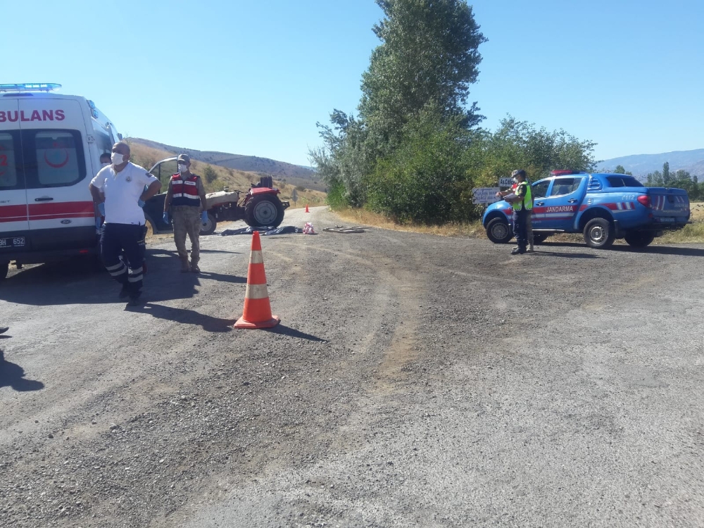 Sivas’ta traktör devrildi, 2 kardeş hayatını kaybetti