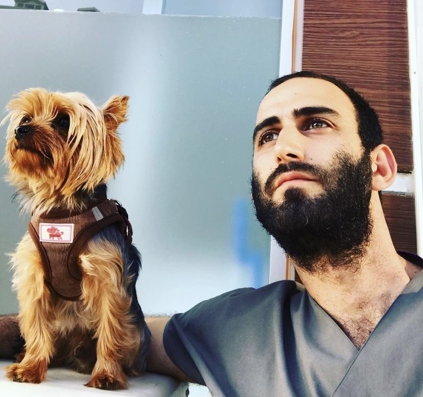 Siyasetçi Ufuk Uras’ın veteriner yeğenine maganda dayağı kamerada