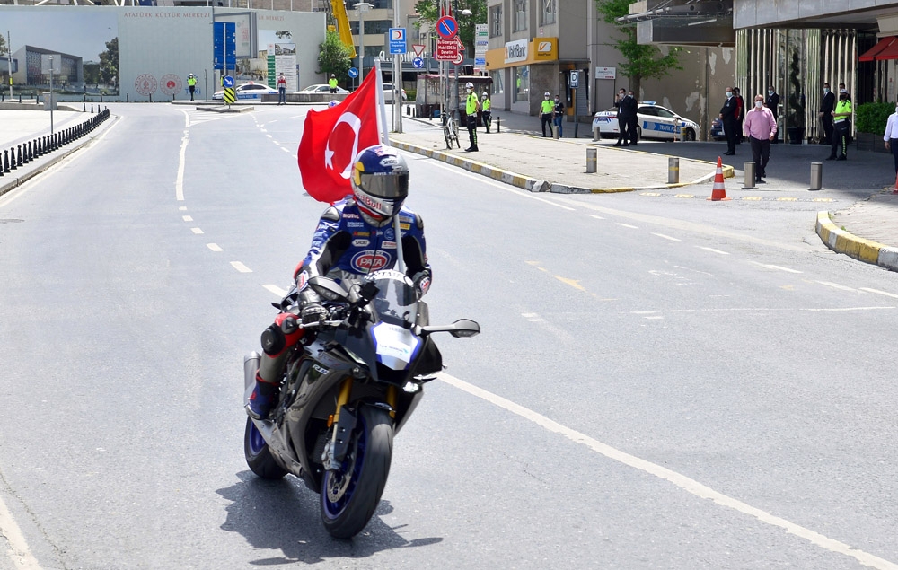 Sofuoğlu ve Razgatlıoğlu yerli ve milli lastiklerle yarıştı