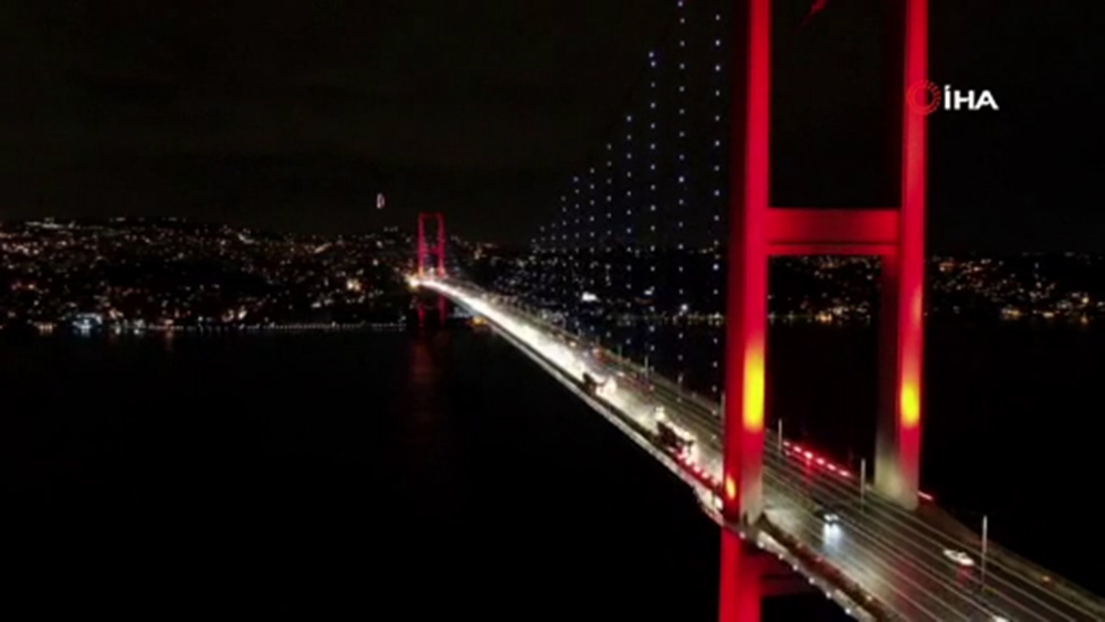 Sokağa çıkma kısıtlaması başladı, 15 Temmuz Köprüsü’nde trafik yoğunlaştı