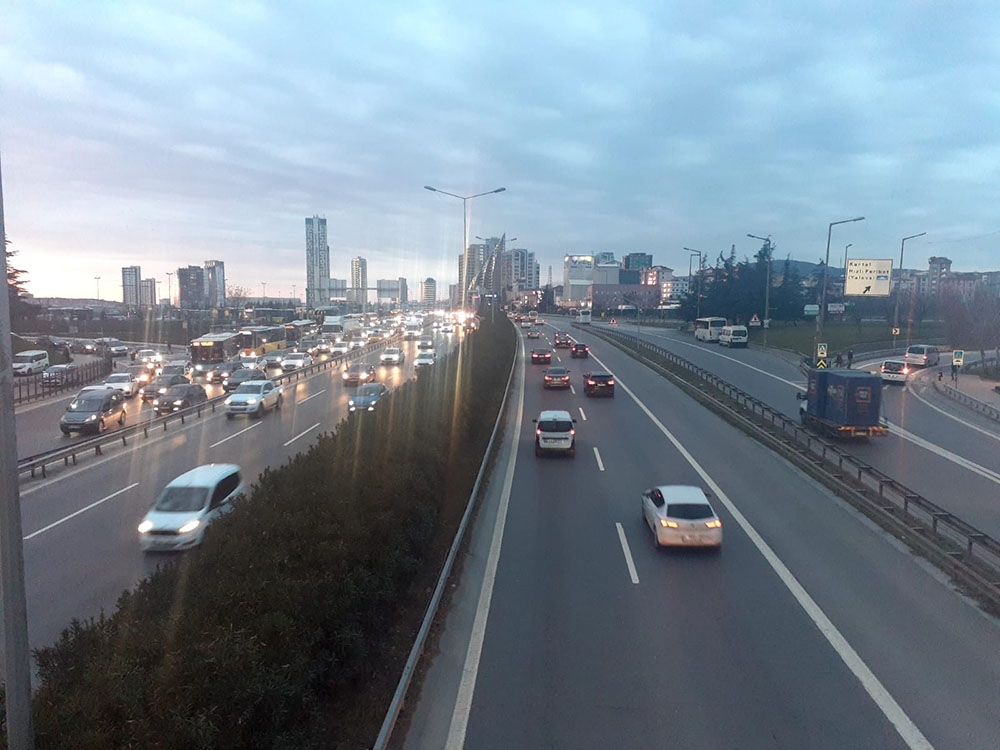 Sokağa çıkma kısıtlaması öncesinde trafik yoğunluğunda artış yaşandı