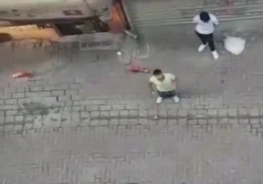 Sokağa çıkma kısıtlamasını hiçe sayıp, vatandaşı böyle tehdit ettiler
