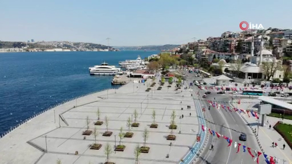 Sokağa çıkma kısıtlamasının ardından Üsküdar Meydanı sessizliğini sürdürüyor