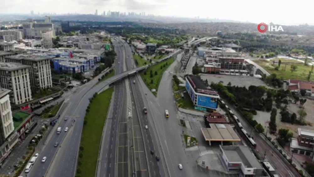 Sokağa çıkma kısıtlamasının ilk gününde yollar boş kaldı