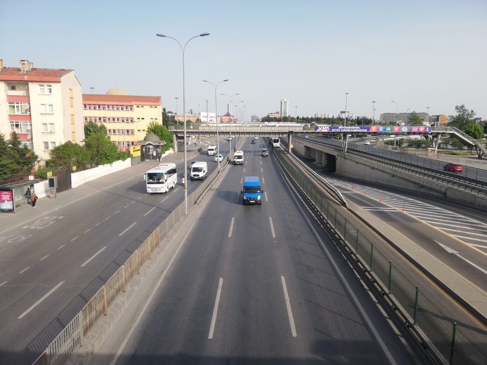 Sokağa çıkma kısıtlamasının üçüncü gününde İstanbul trafiğinde son durum