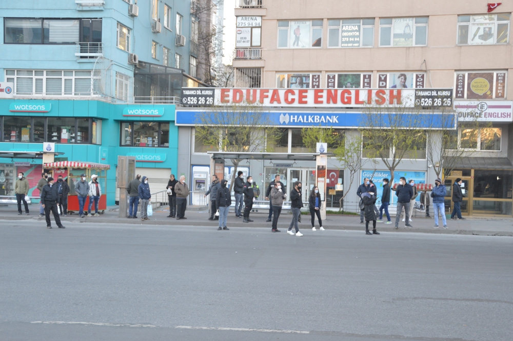 Sokağa çıkma yasağı sona erdi, çalışanlar yollara düştü