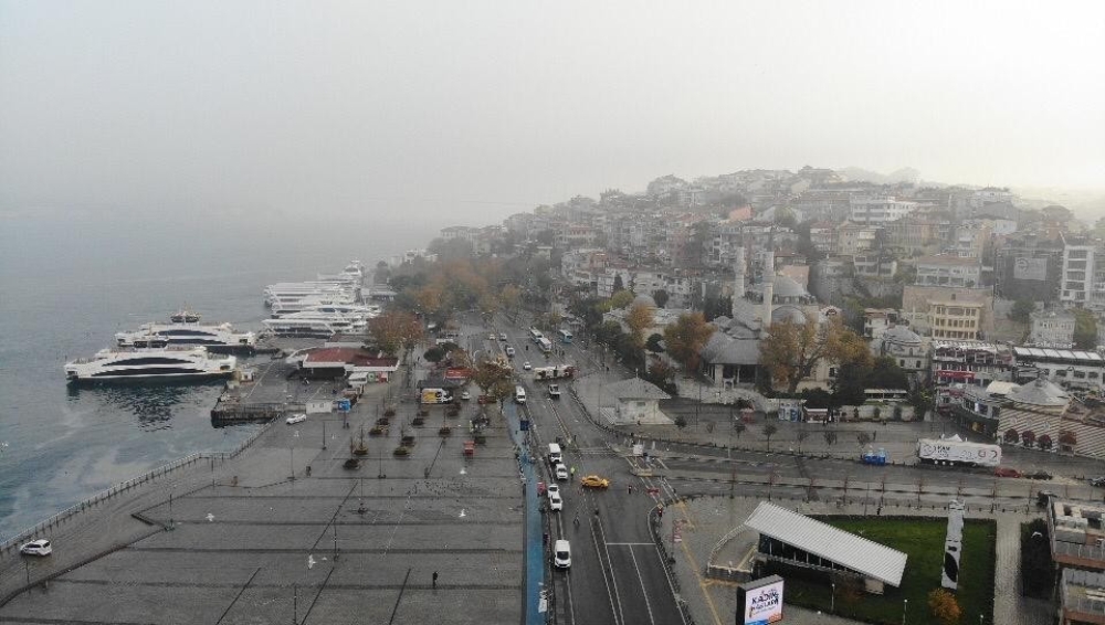 Sokak kısıtlaması sonrası sessizliğe bürünen Kadıköy ve Üsküdar Meydanı havadan görüntülendi