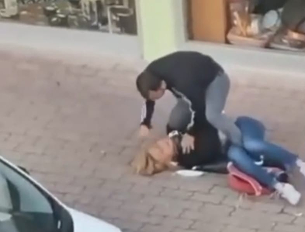 Sokak ortasında öldüresiye dayağa tutuklama