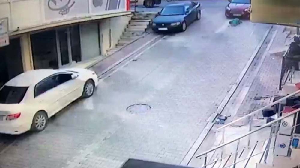 Sokakta oynayan çocuk arabanın altında kaldı