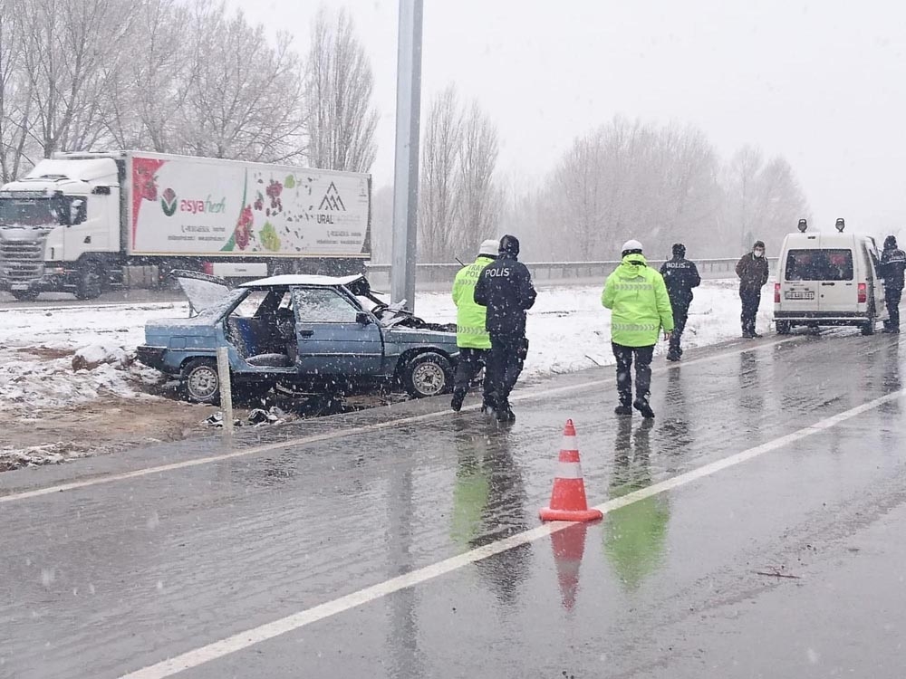 Sorgun’da iki farklı trafik kazası: 1 ölü, 5’i öğretmen 6 yaralı