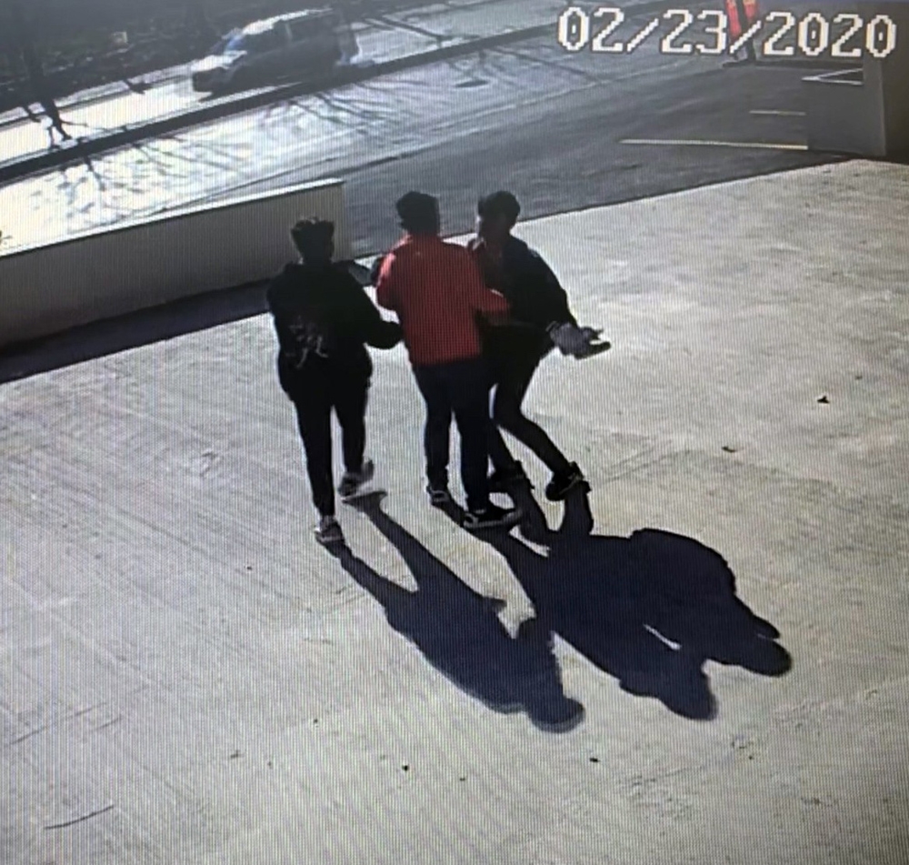 Sosyal medya için video çeken gence bayıltana kadar dayak
