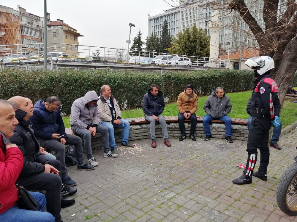 Sosyal mesafeyi korumayan ve parkta toplu halde alkol alanlara ceza