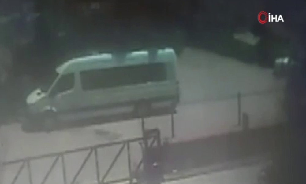 Soygun girişiminde yaralanan hırsızların kaçtığı anlar kamerada