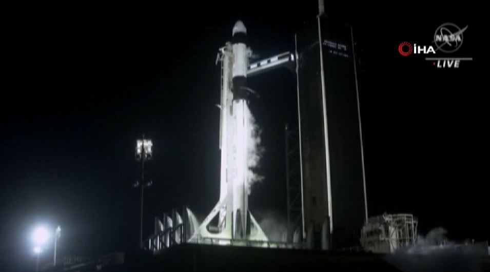 SpaceX’in 4 astronotu taşıyan 