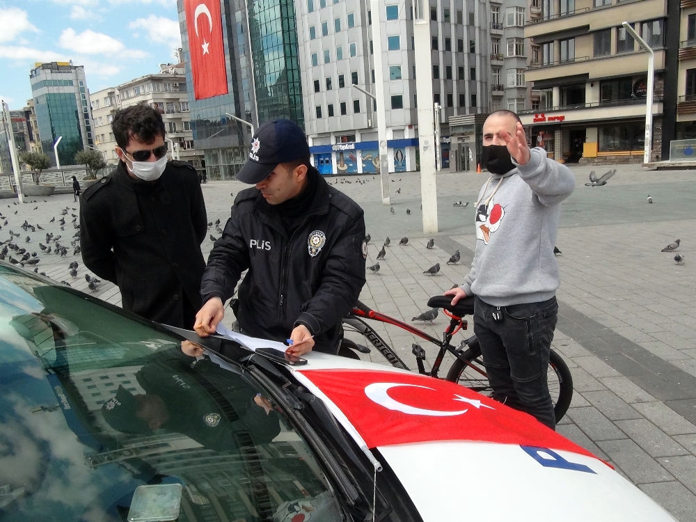 Spor yapmak için bisikletle Taksim’e geldi, ceza yedi