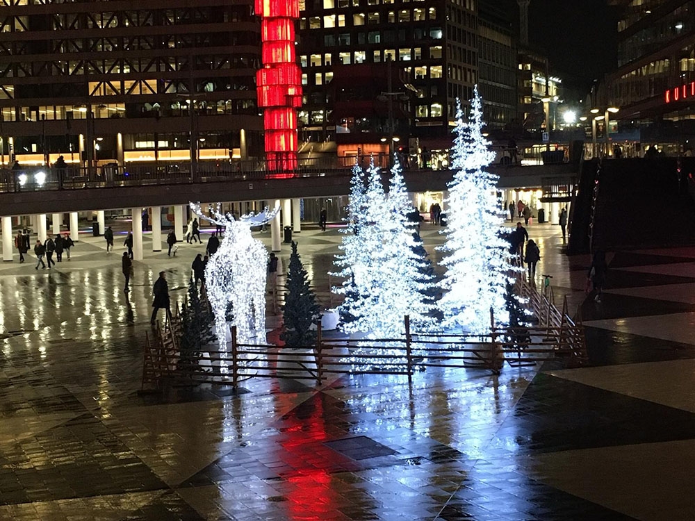 Stockholm sokakları ışıl ışıl