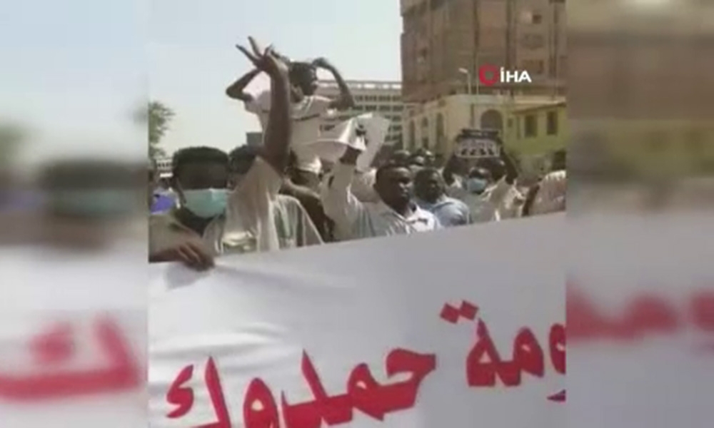 Sudan’da Başbakan Hamduk ve hükümet karşıtı protesto