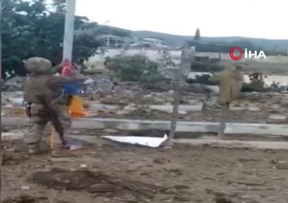 Sukavuşan’a Azerbaycan bayrağı dikildi