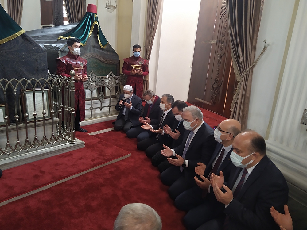 Sultan 2. Abdülhamit Han vefatının 103. yılında kabri başında anıldı