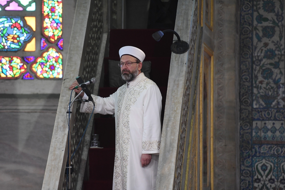 Sultanahmet Camii’nde Cuma namazını Diyanet İşleri Başkanı kıldırdı