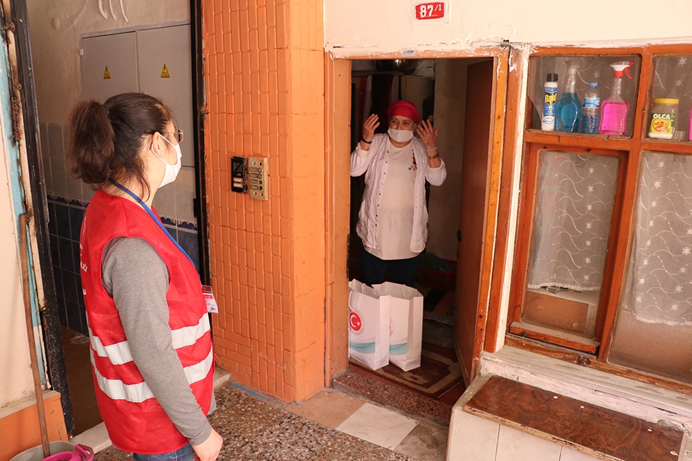 Sultanbeyli yaşlılarına sahip çıkıyor