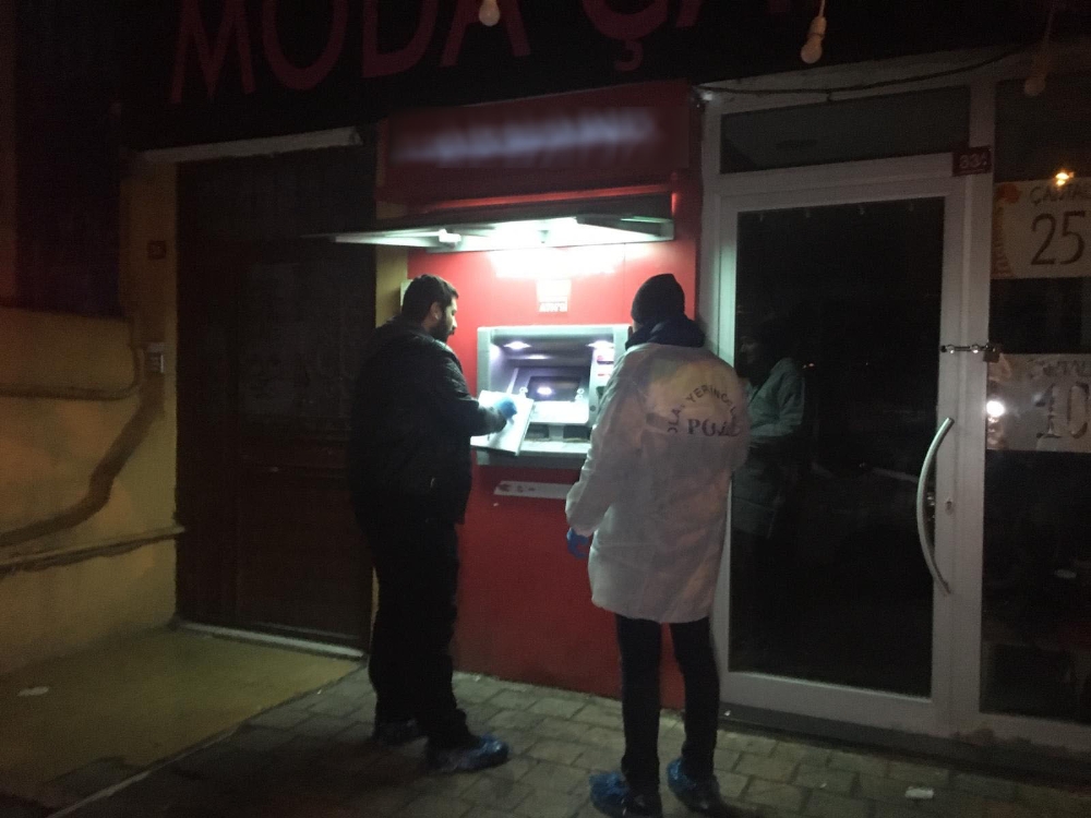 Sultanbeyli’de 3 ATM ateşe verildi