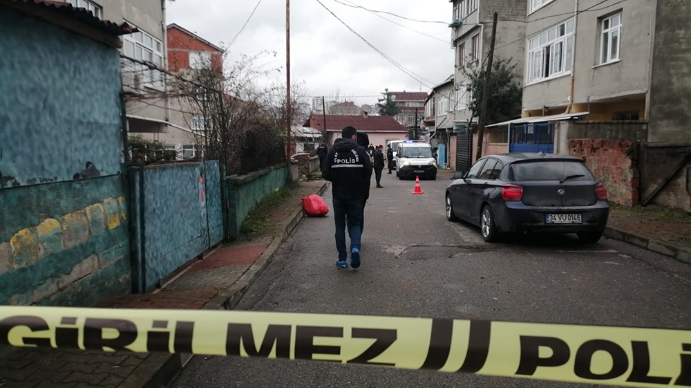 Sultanbeyli’de kanlı pusu: Genç kadın hayatını kaybederken, kardeşi ağır yaralandı