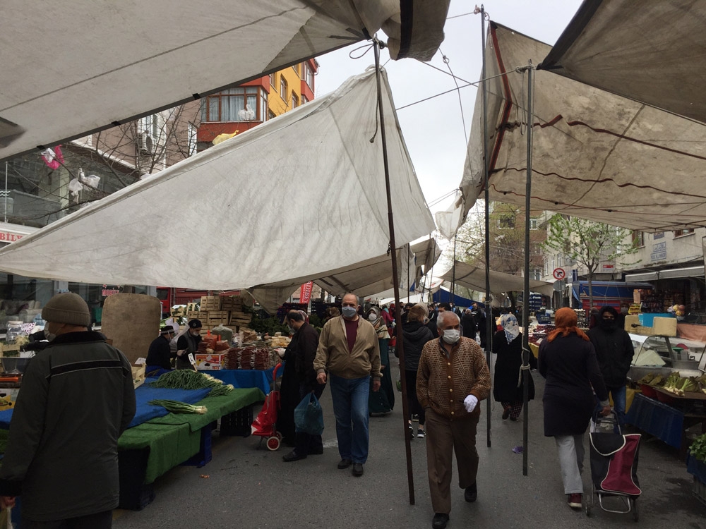 Sultangazi’de pazarlarda Ramazan yoğunluğu