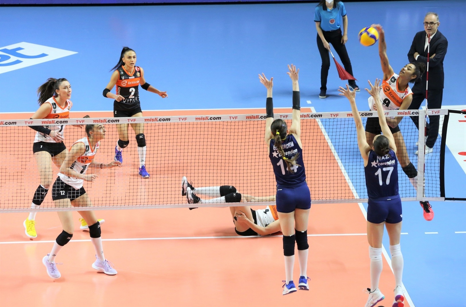 Sultanlar Ligi: Fenerbahçe Opet: 2 - Eczacıbaşı VitrA: 3
