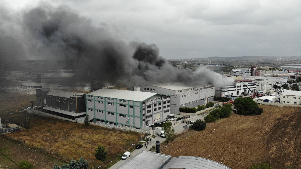 Sünger fabrikasındaki yangın drone ile görüntülendi