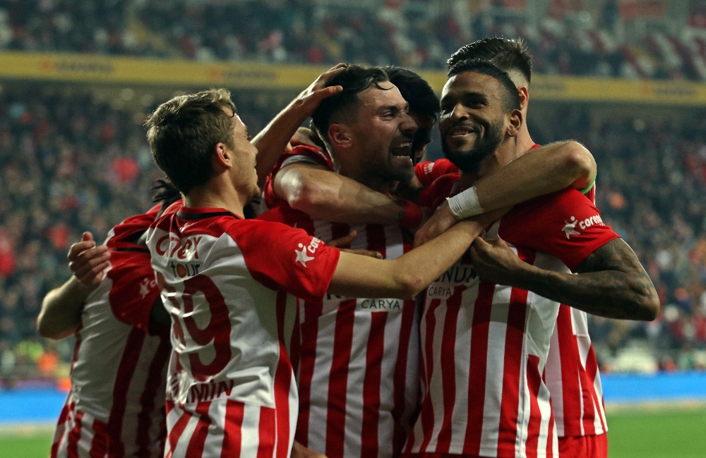 Süper Lig: Antalyaspor: 3 - Kasımpaşa: 1 (Maç sonucu)