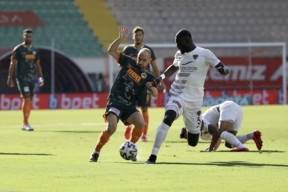 Süper Lig: Aytemiz Alanyaspor: 4 - Atakaş Hatayspor: 0 (İlk yarı)