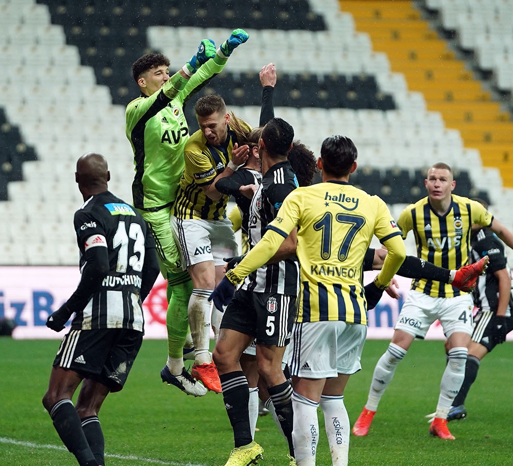 Süper Lig: Beşiktaş: 0 - Fenerbahçe: 0 (İlk yarı)