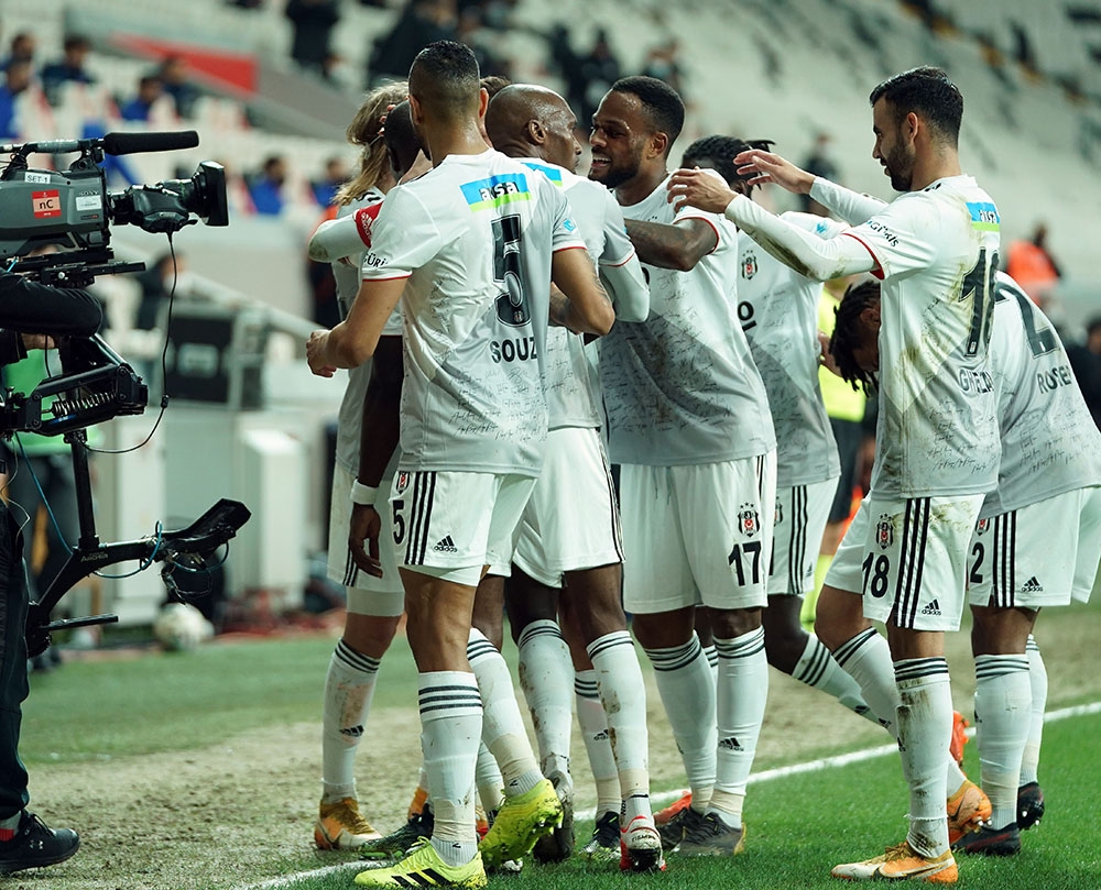 Süper Lig: Beşiktaş: 1 - Trabzonspor: 1 (İlk yarı)