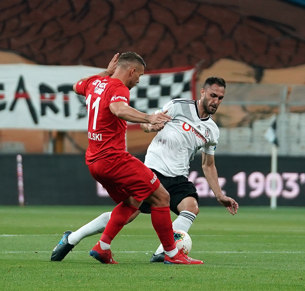 Süper Lig: Beşiktaş: 2 - Antalyaspor: 0 (İlk yarı)