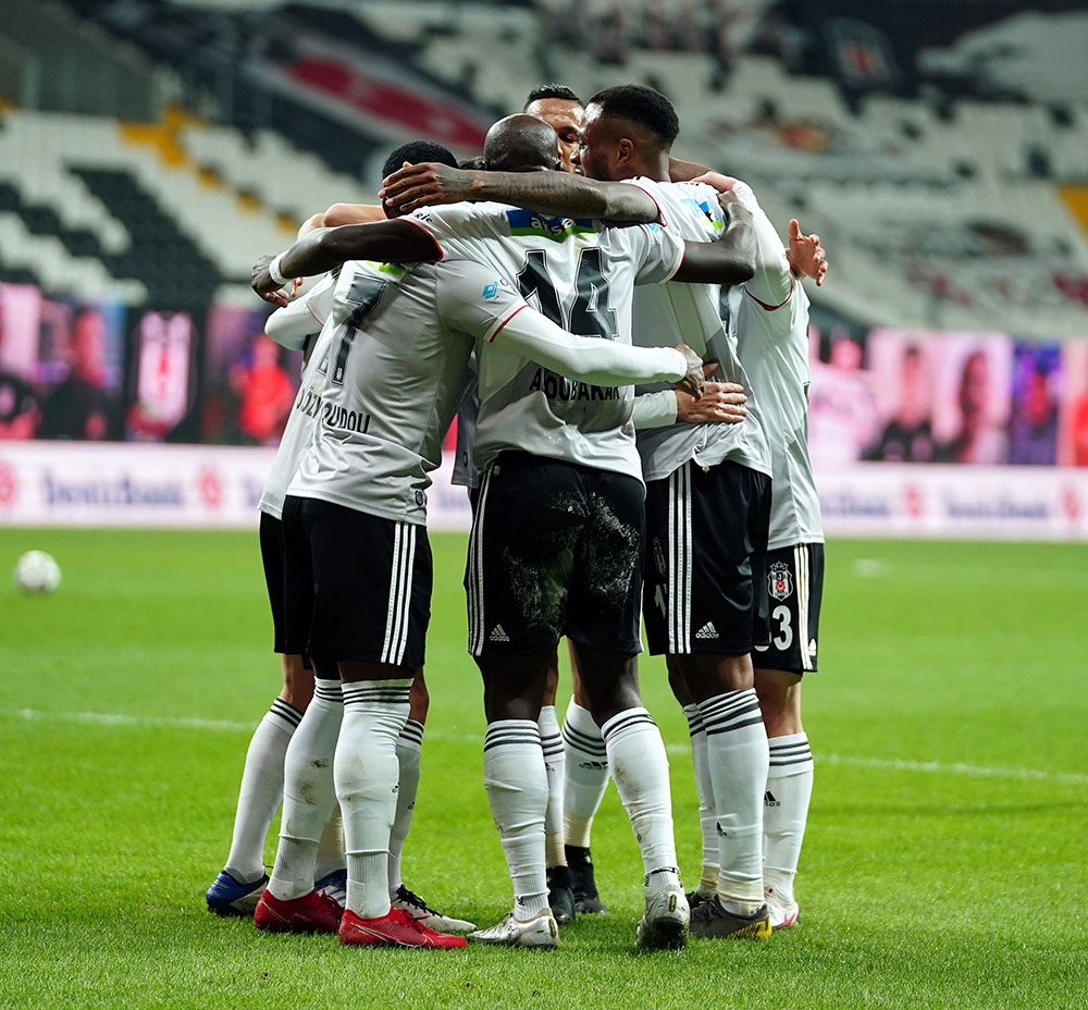 Süper Lig: Beşiktaş: 2 - Çaykur Rizespor: 0 (İlk yarı)