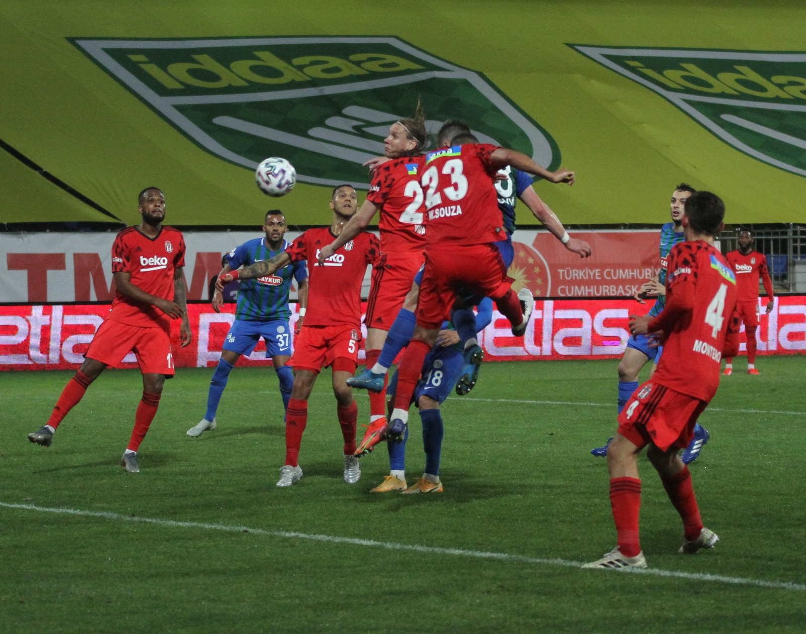 Süper Lig: Çaykur Rizespor: 2 - Beşiktaş: 3 (Maç sonucu)